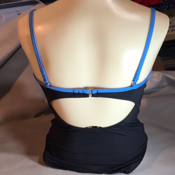 Swimsuit Size 8 Island Escape EUC One piece - Picture 2 of 5